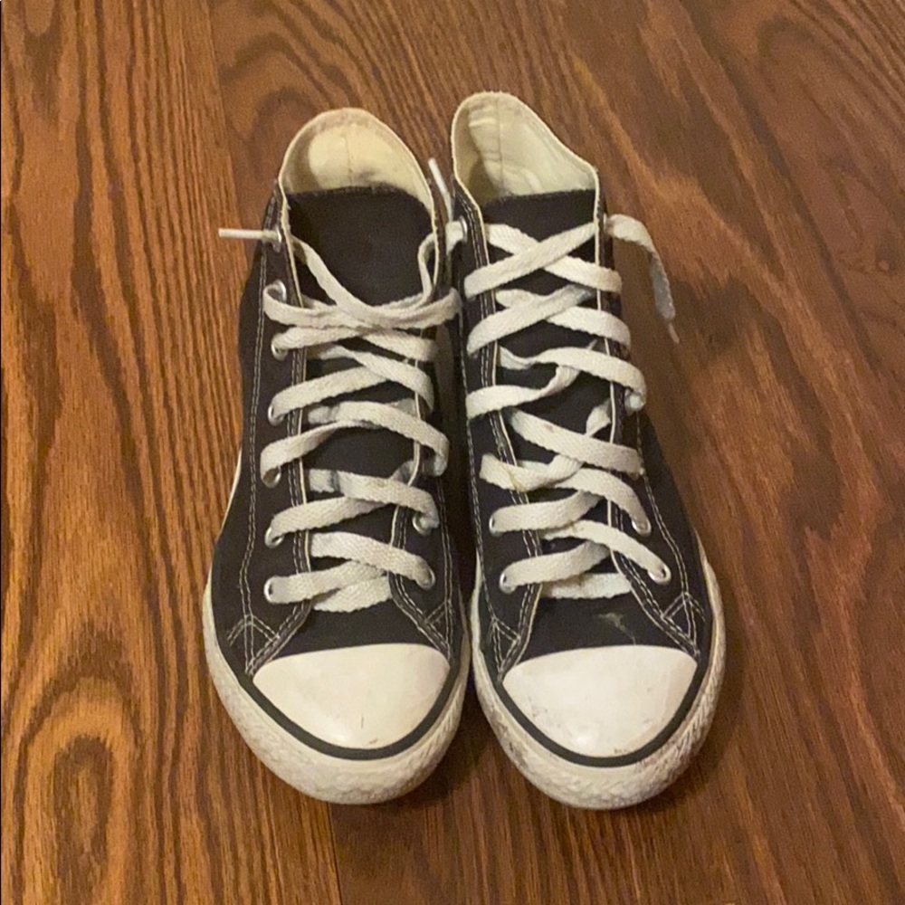 Size 35 black Converse